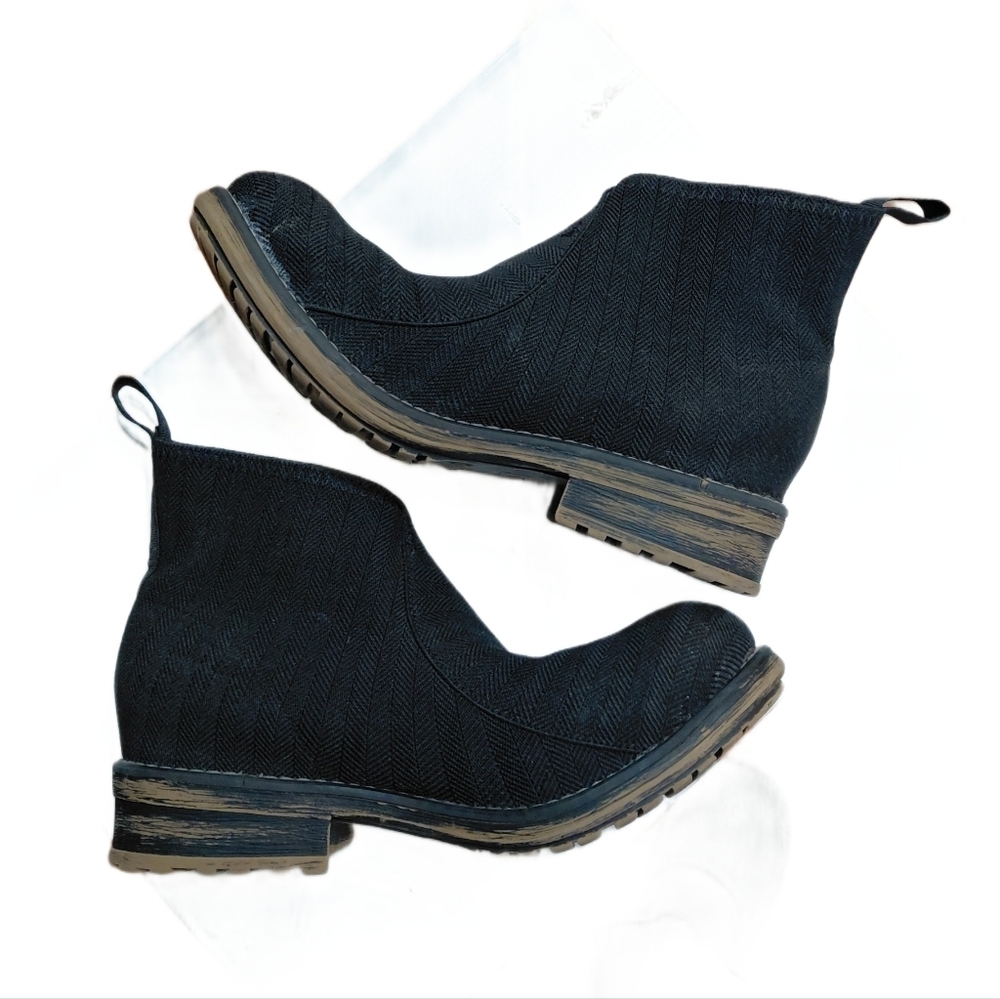 CHARLESTON SHOE CO. Black Ankle Boots Women's Size 9.5 Barcelona Booties